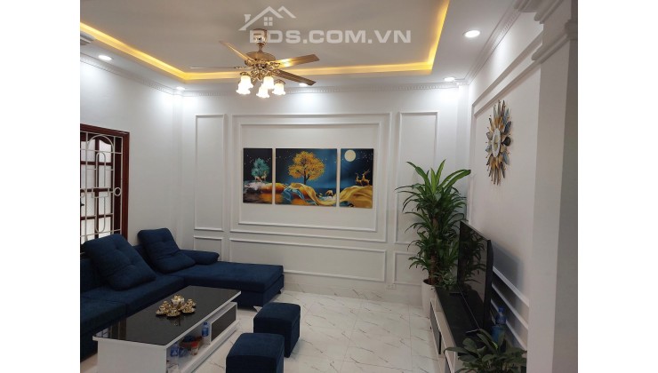 Bán nhà Tam Trinh lô góc 3 mặt thoáng 50 m2, giá 4 tỷ 280, nhà đẹp về ở ngay. Liên hệ: 0961865456